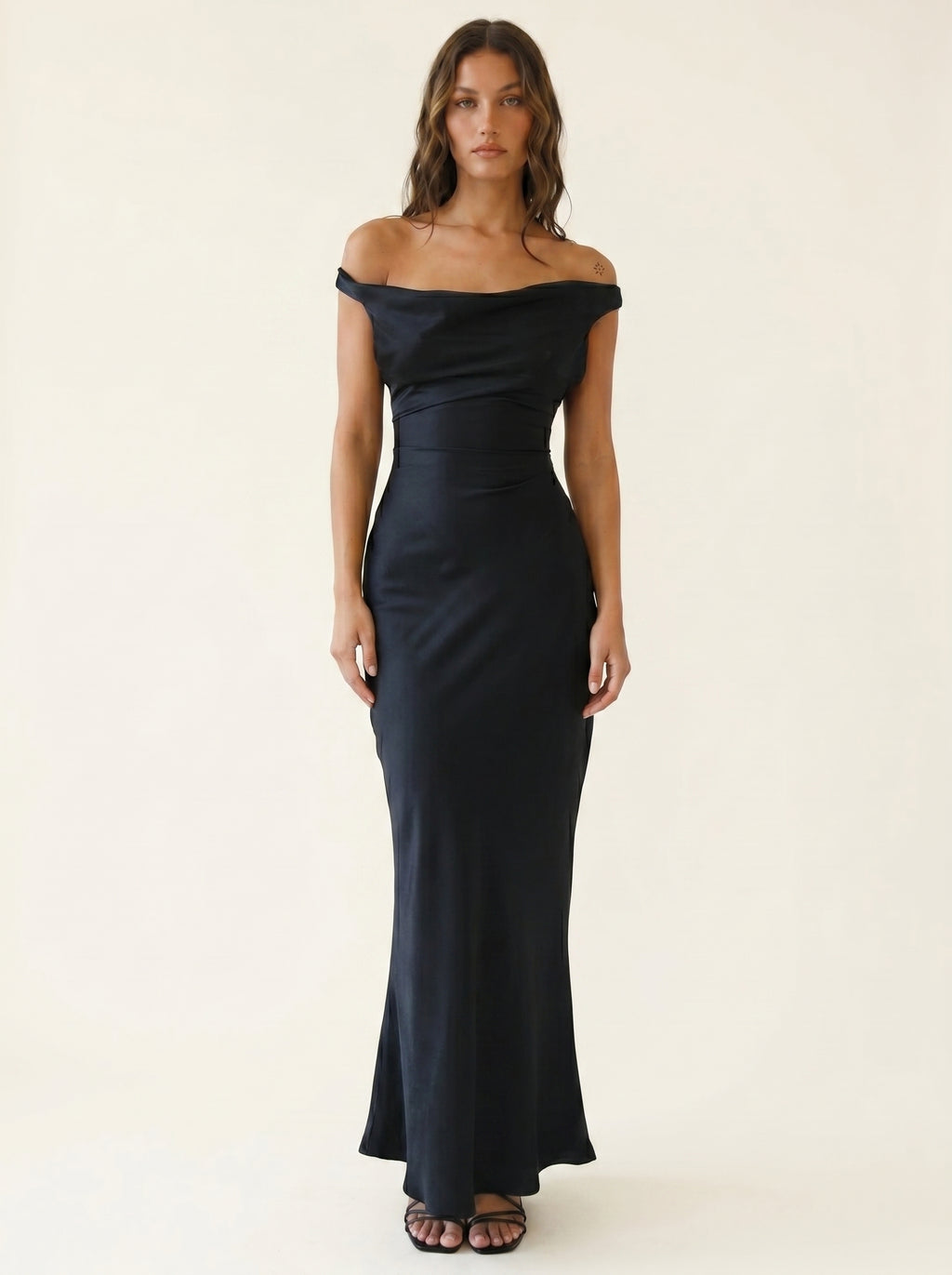 Robe Fendue en Satin Dos Nu avec Col Suspendu et Tempérament