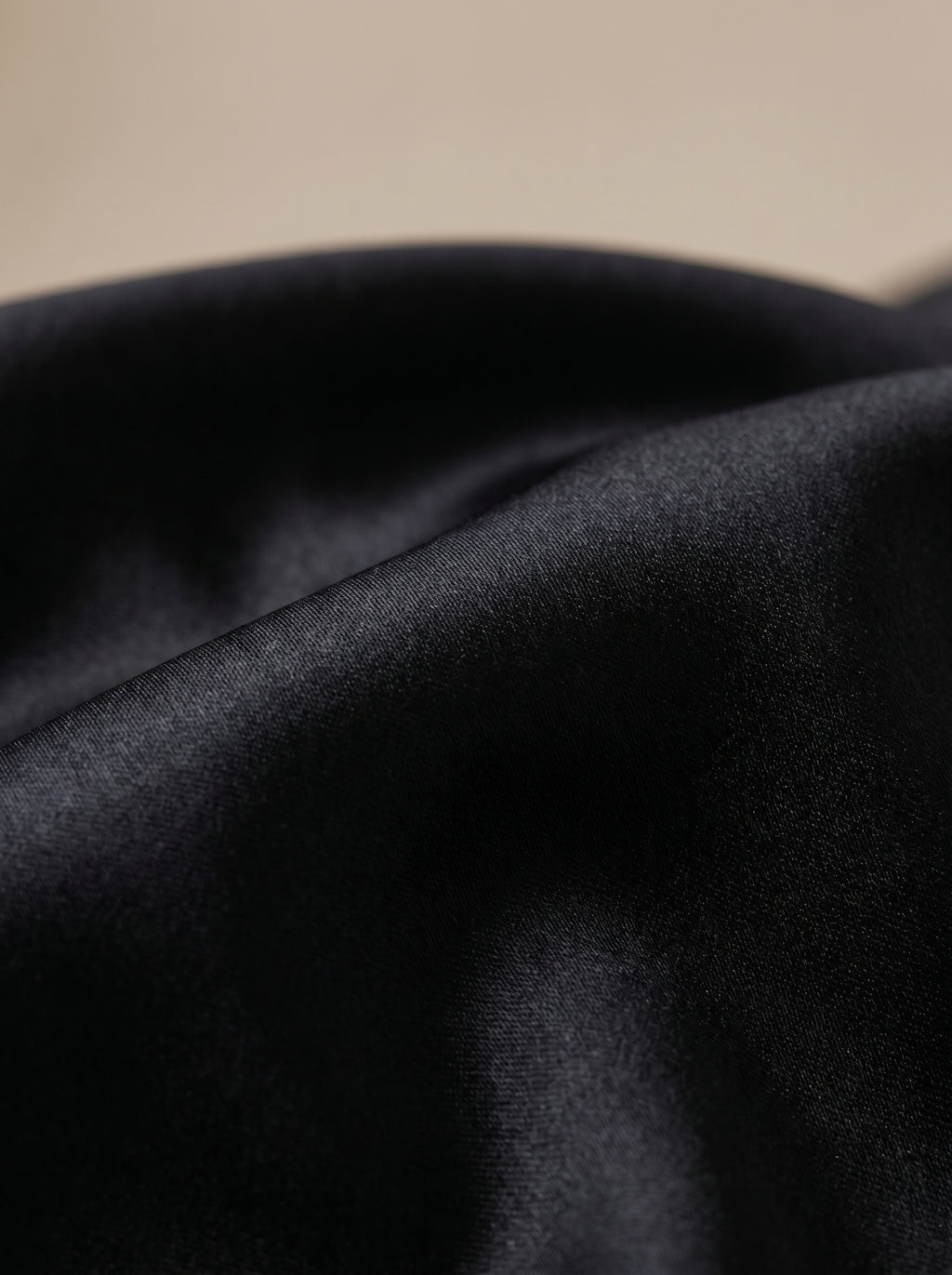 Robe Fendue en Satin Dos Nu avec Col Suspendu et Tempérament