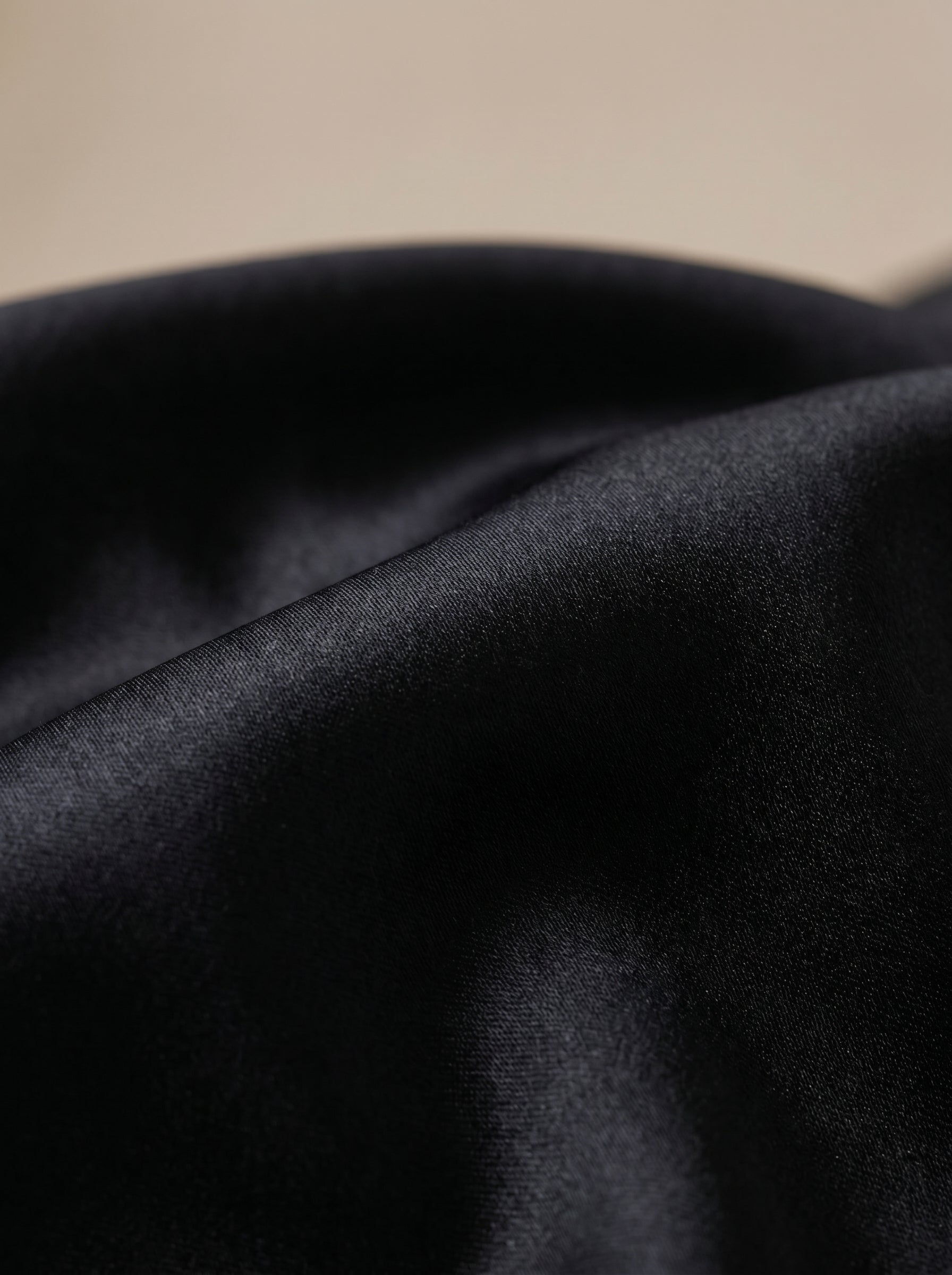 Robe Fendue en Satin Dos Nu avec Col Suspendu et Tempérament